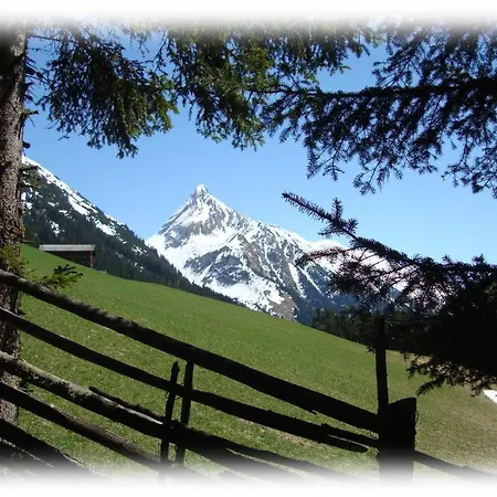 Kroll - Viktoria Und Landhaus Maria * Mayrhofen